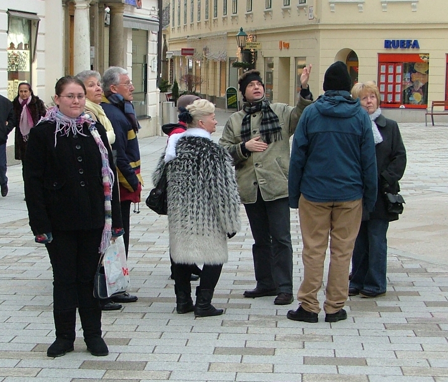 austria-baden_tourists