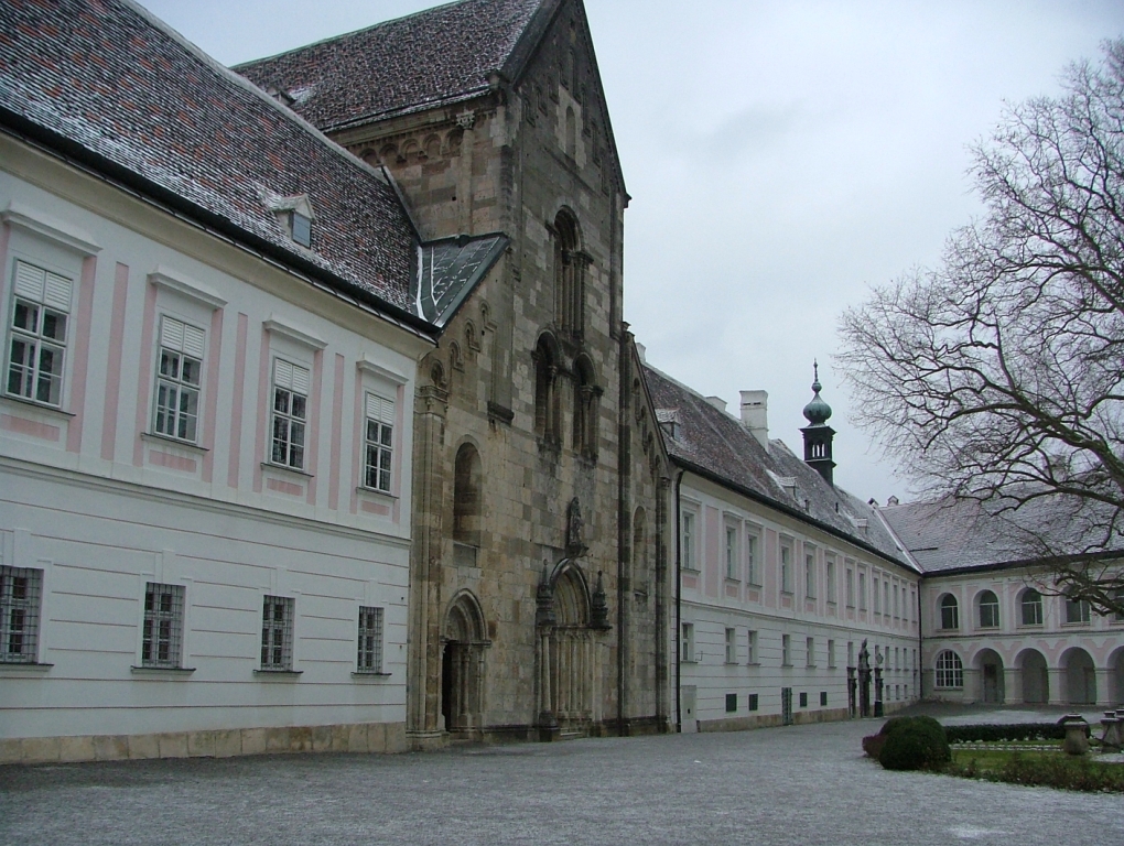 austria-heiligenikreuz_monastry_church_entrance