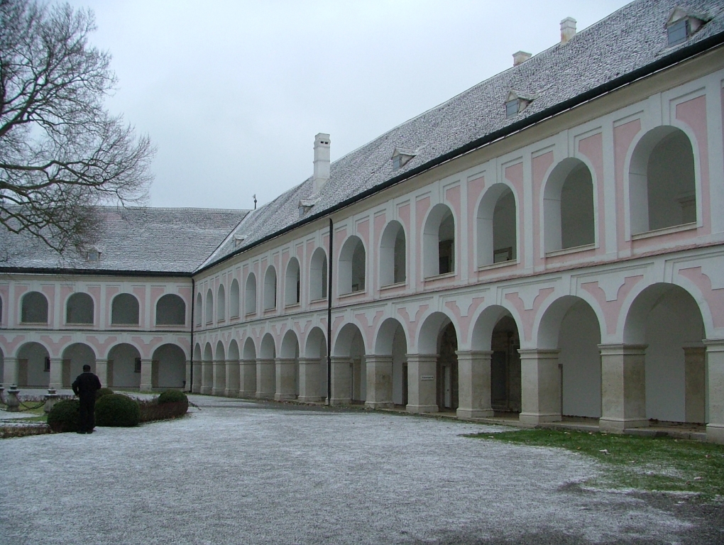 austria-heiligenikreuz_monastry_monks_accomadation