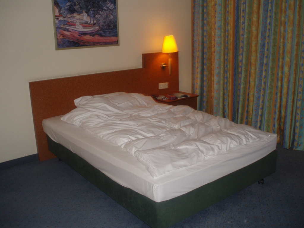 austria-hotel_bedroom