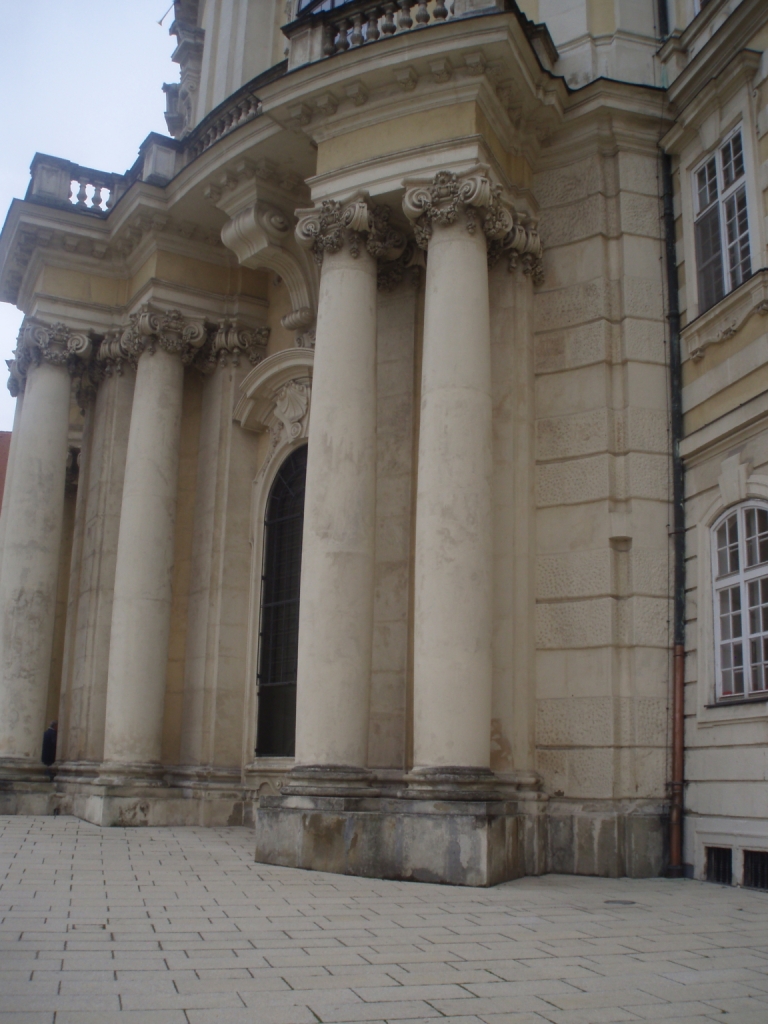 austria-klosterneuburg_entrance_detail