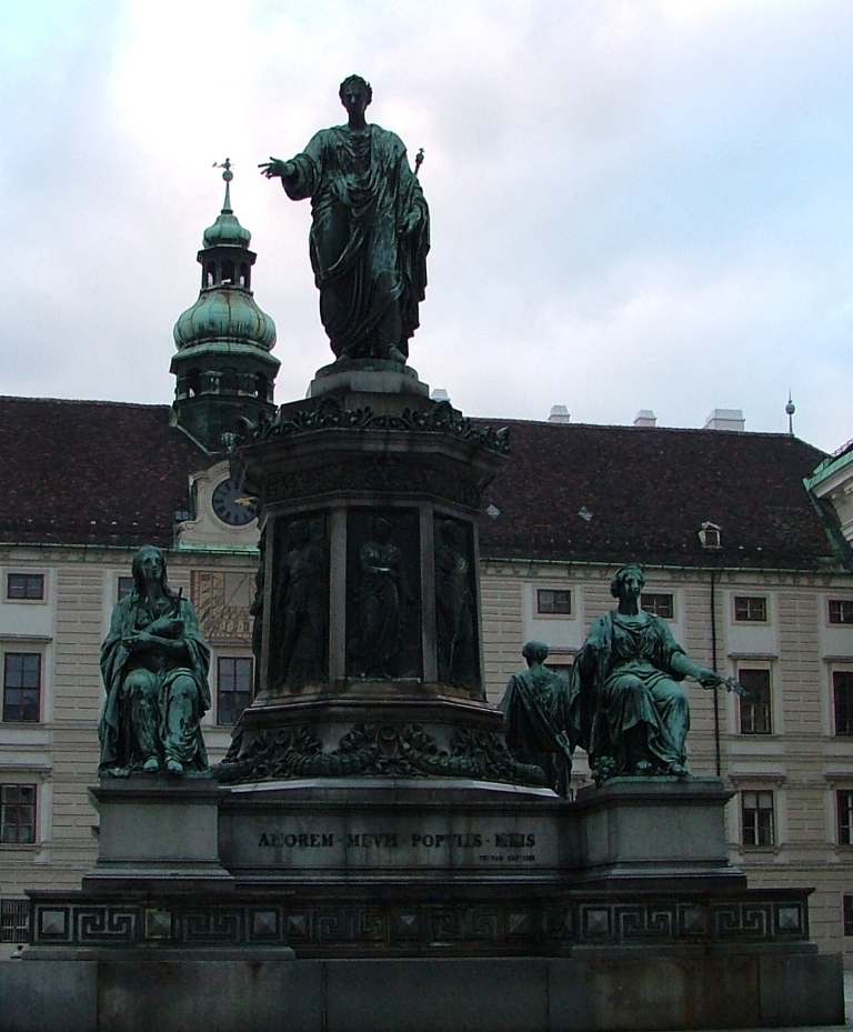 austria-vienna_fountain_detail