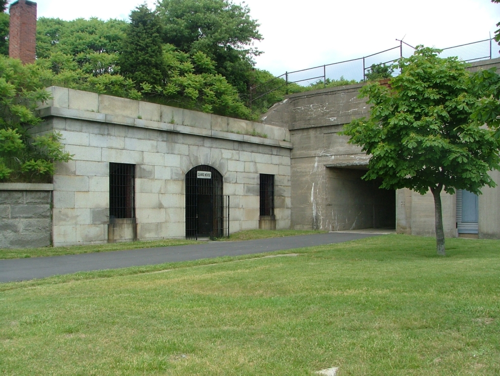 usa_june_2008_fort_warren_georges_island