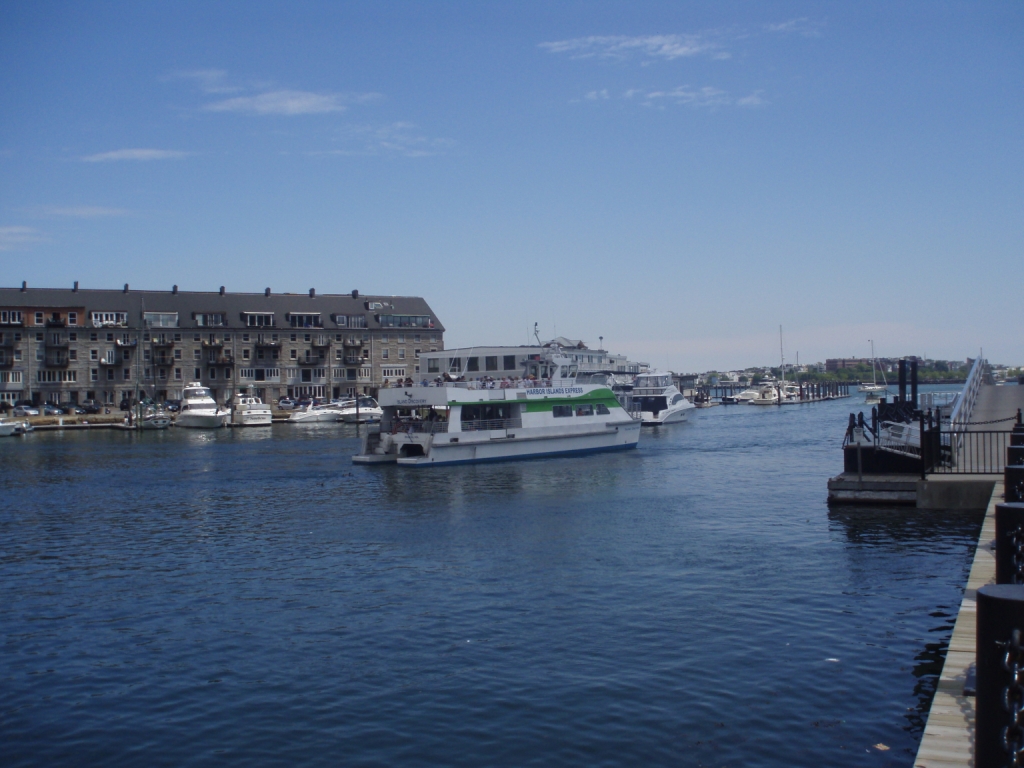 usa_june_2008_the_boston_harbour_island_express